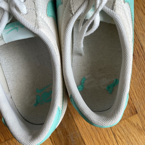 Nike Shoe - Picture 4 of 5